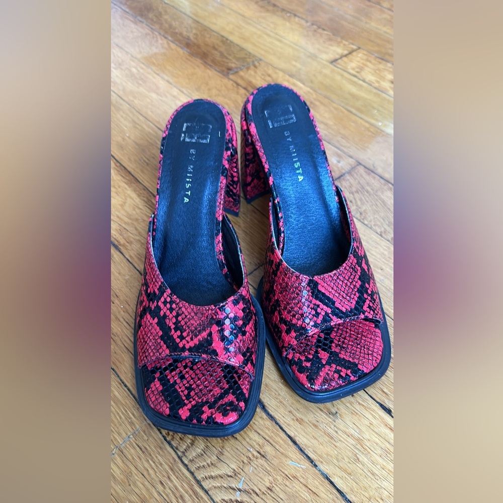 Miista E8 mule sandal - red snakeskin 6.5/7